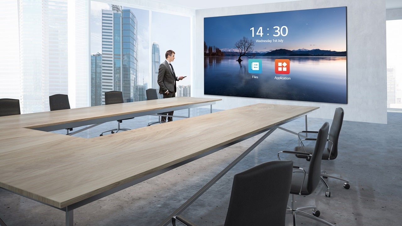 LG presenta uno schermo LED da 136" per la sala riunioni thumbnail