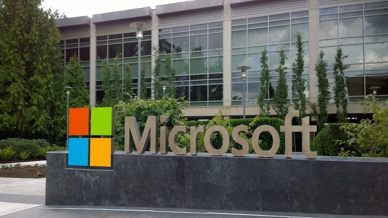 Anche Microsoft colpita dall'attaco hacker a SolarWinds Orion thumbnail