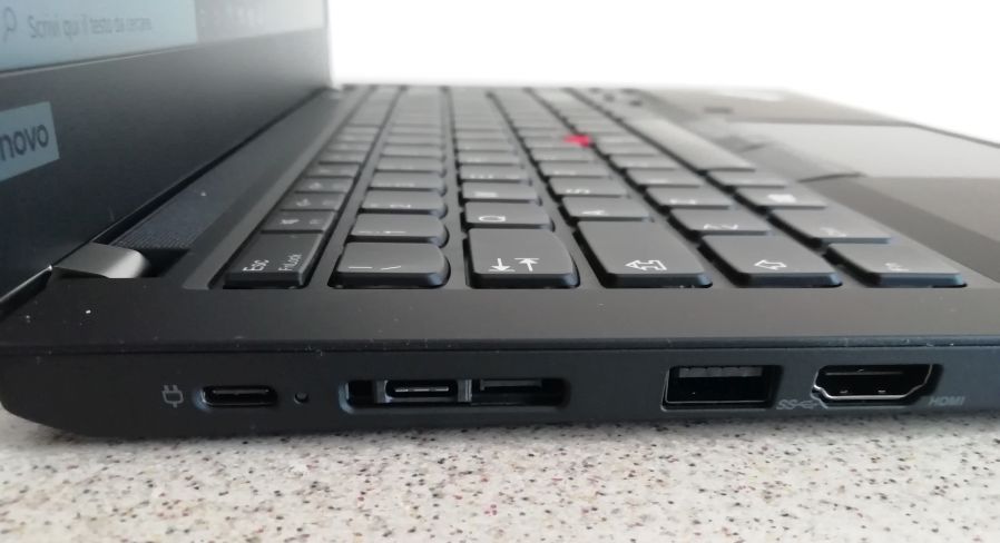 Lenovo ThinkPad P14s Gen 1 AMD Porte