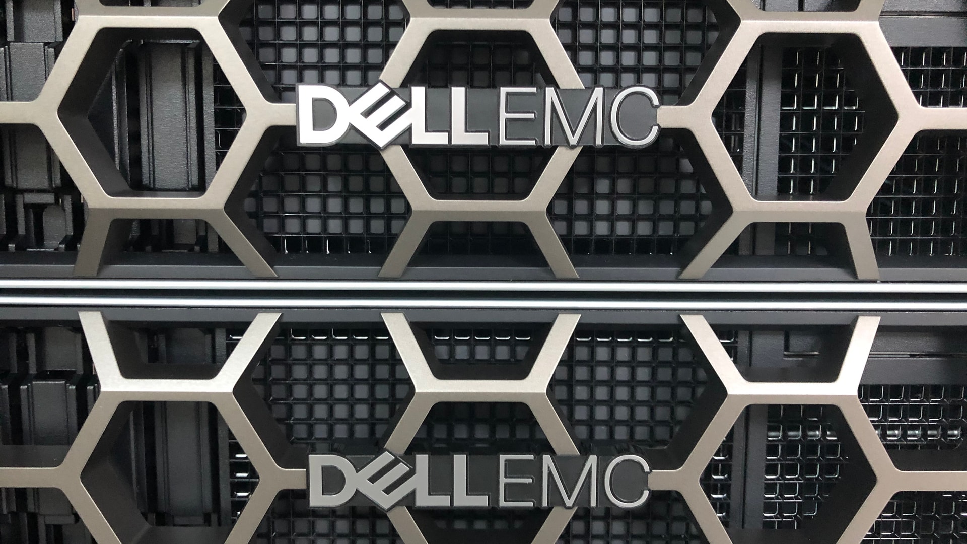 Dell EMC, in arrivo nuovi server PowerEdge per AI e edge computig thumbnail