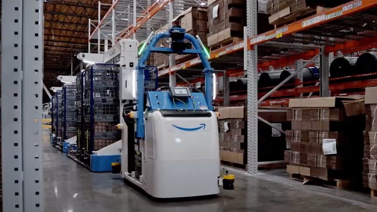 Amazon porta nuovi robot nei suoi magazzini per la sicurezza dei lavoratori thumbnail