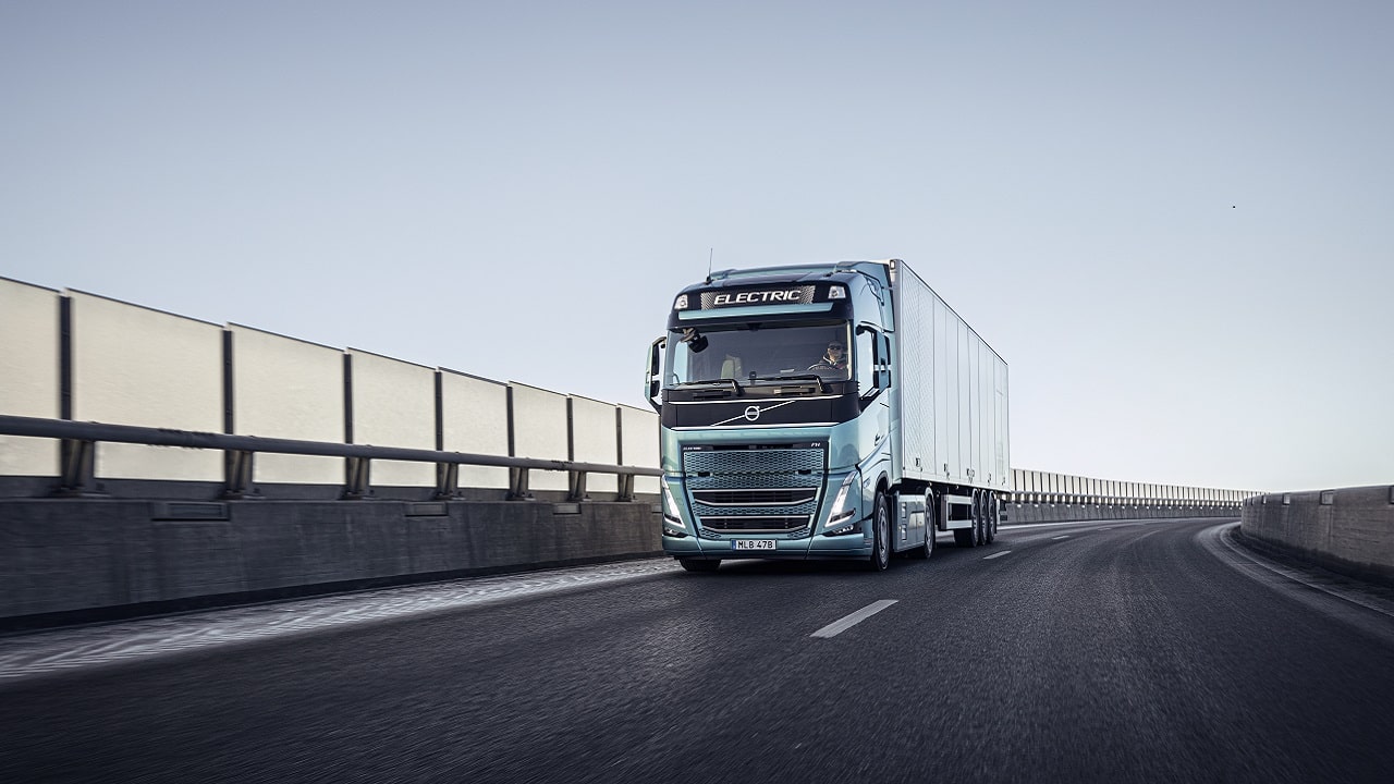 Volvo Trucks rivela la tecnologia dei suoi camion elettrici thumbnail