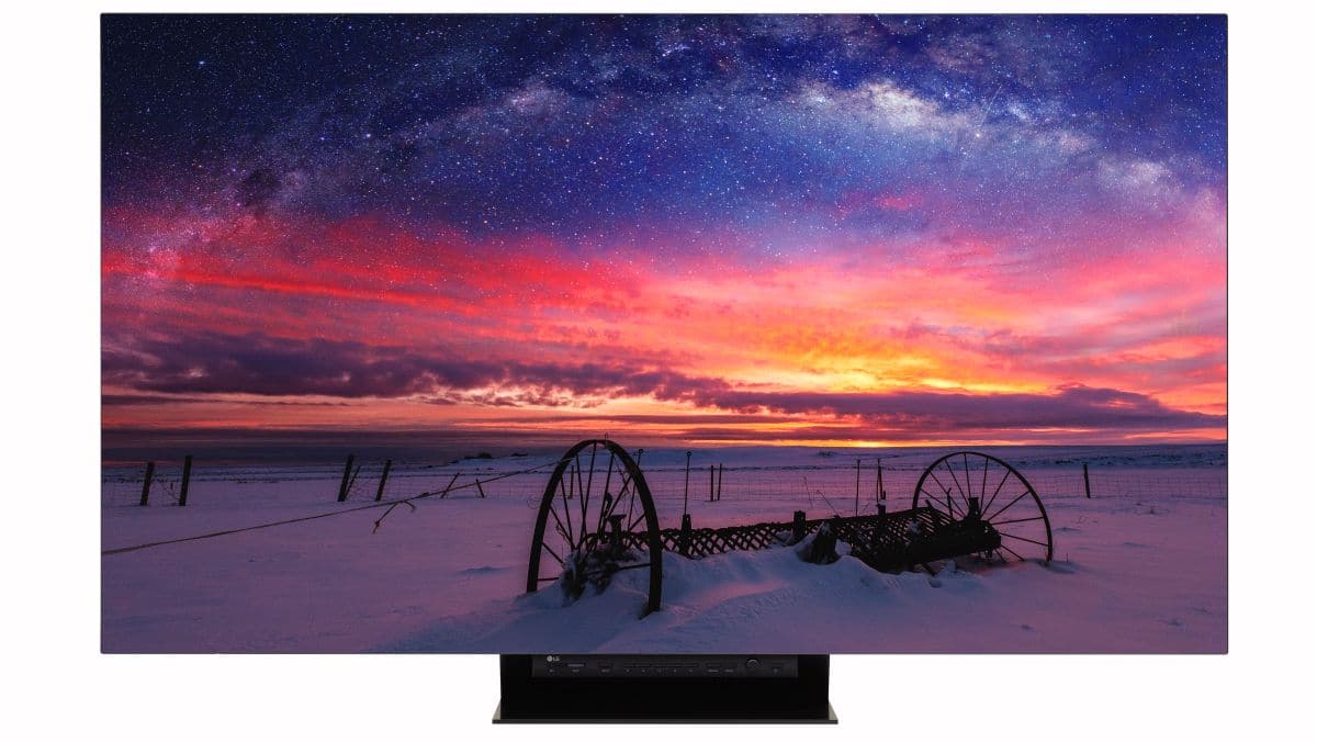 LG lancia un nuovo monitor OLED pensato per i professionisti dell'immagine thumbnail