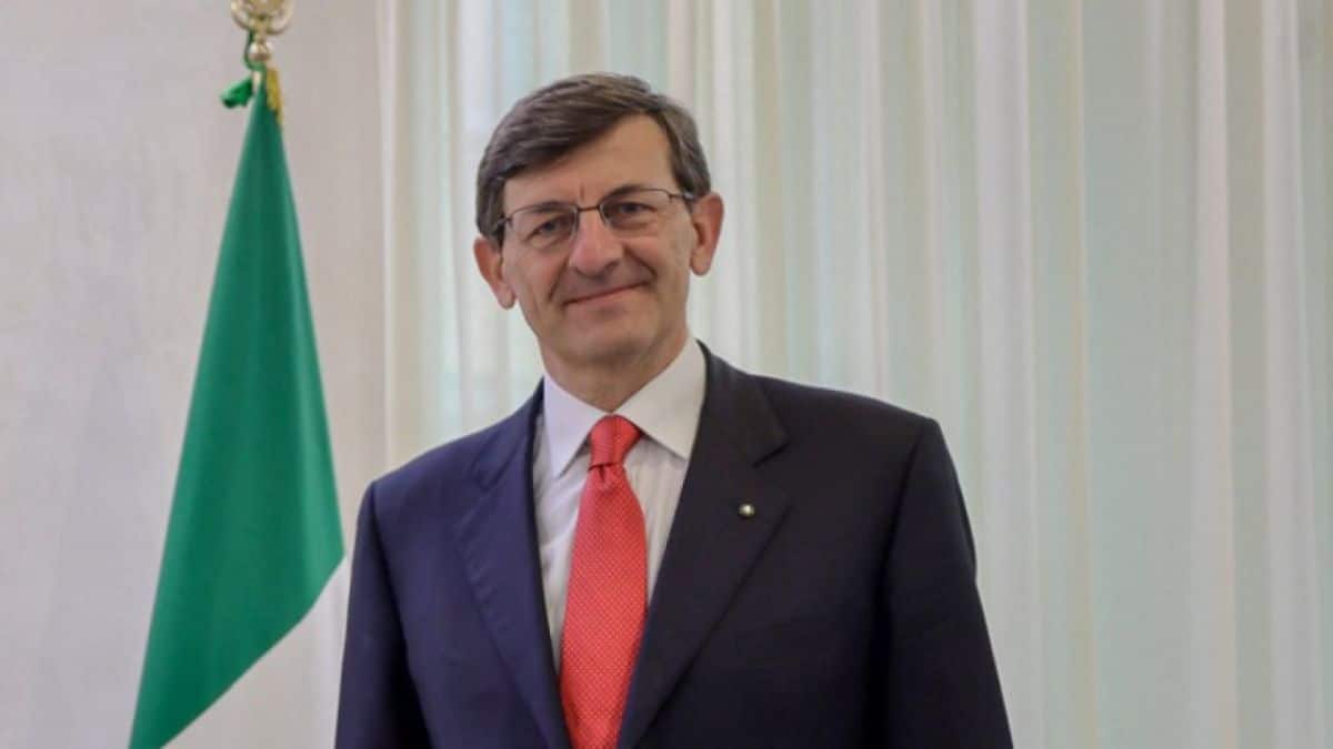 Il Ministro Colao spinge per una avere un rete "forte" in tutta Italia thumbnail