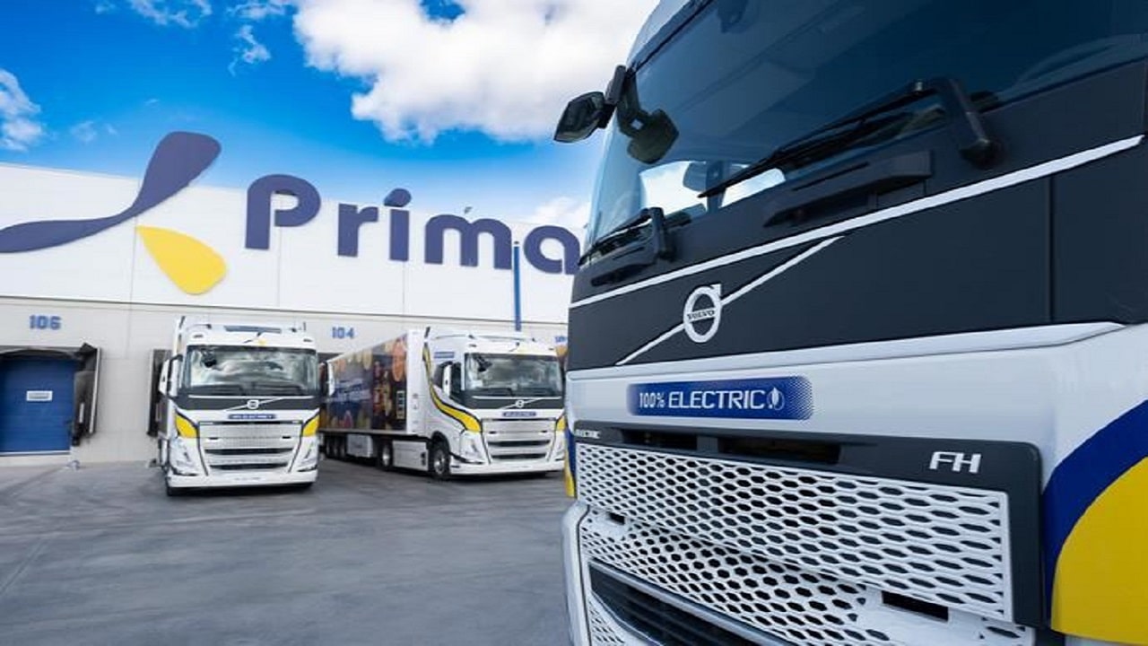 Volvo ha consegnato 15 camion elettrici pesanti al Gruppo Primafrio in Spagna thumbnail
