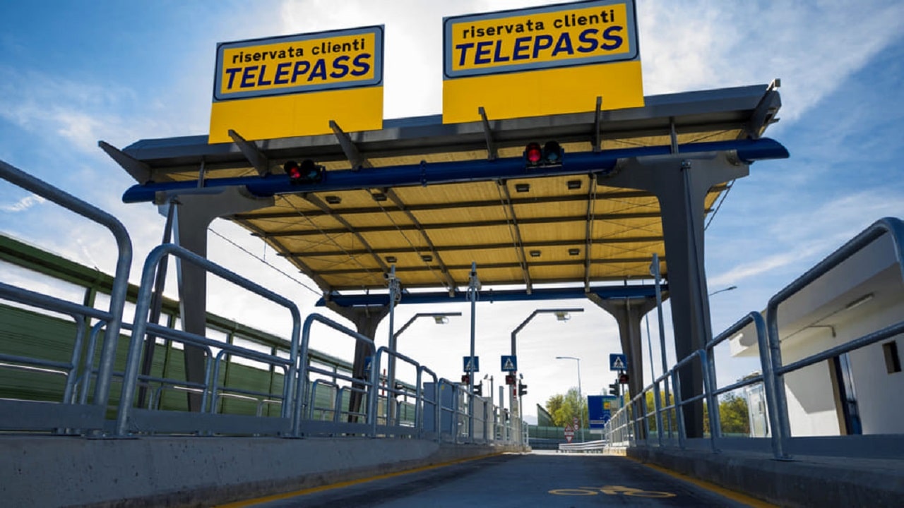 Telepass presenta il nuovo Telepass Sat, la soluzione all-in-one satellitare per i mezzi pesanti thumbnail