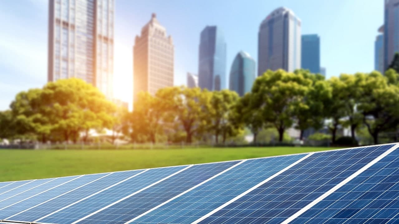 Le aziende italiane scelgono il solare: la transizione energetica per Elmec Solar thumbnail