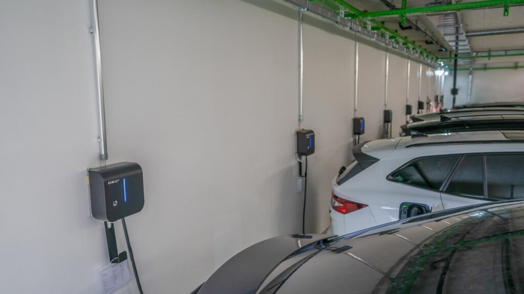 Eaton - Le Mont-sur-Lausanne energy hub - EV chargers-min