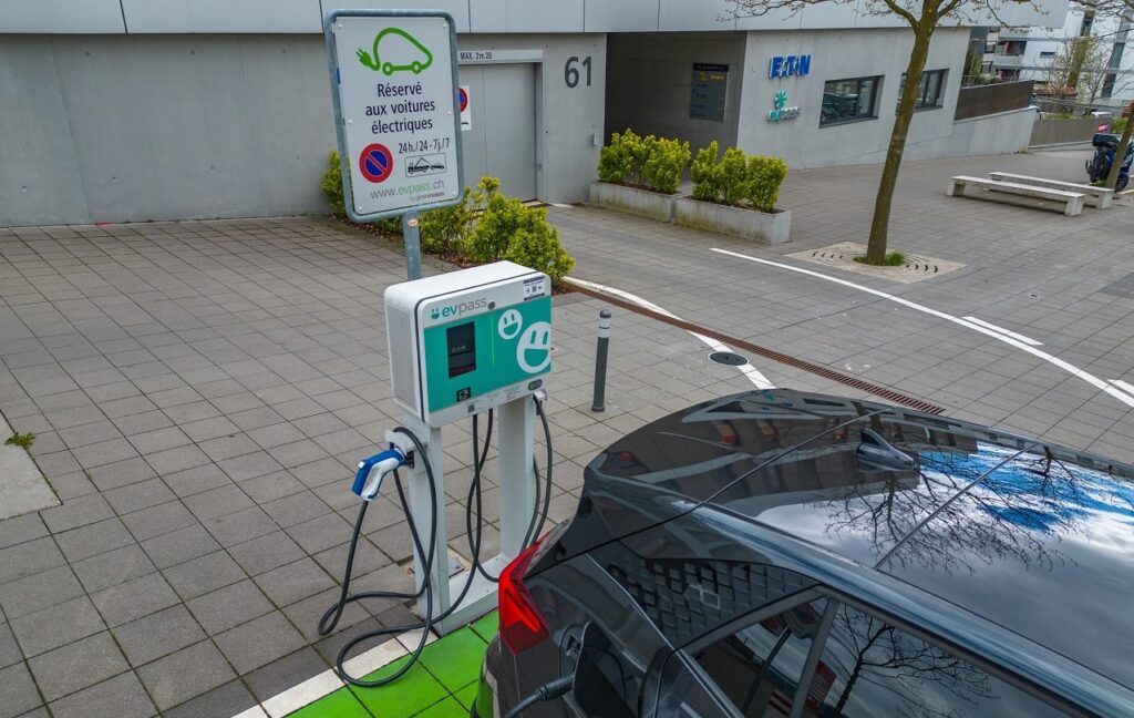 Eaton - Le Mont-sur-Lausanne energy hub - Public EV charger-min