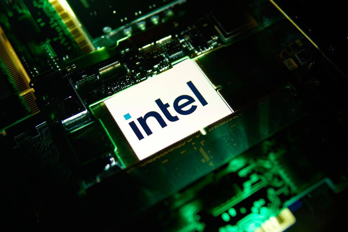 Intel grazie alla nuova tecnologia PowerVia aumenterà le prestazioni e l'efficienza dei propri chip thumbnail