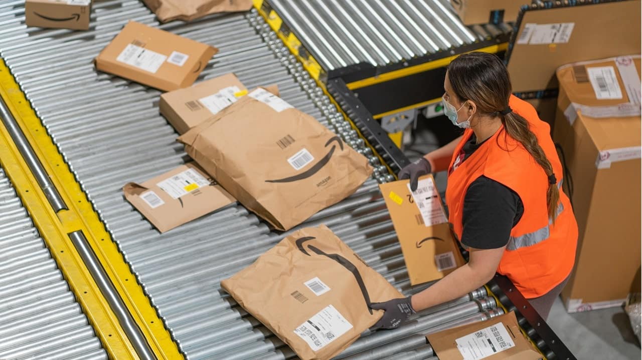 Amazon e ALIS lanciano un nuovo modulo di "Accelera con Amazon" per la logistica sostenibile thumbnail