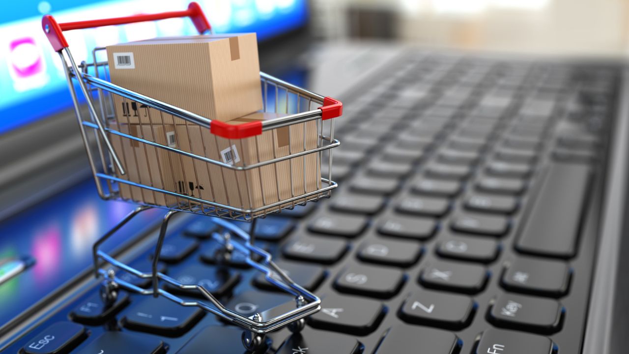 Gli acquisti online in Italia continuano ad aumentare grazie all'IA nell'e-commerce thumbnail