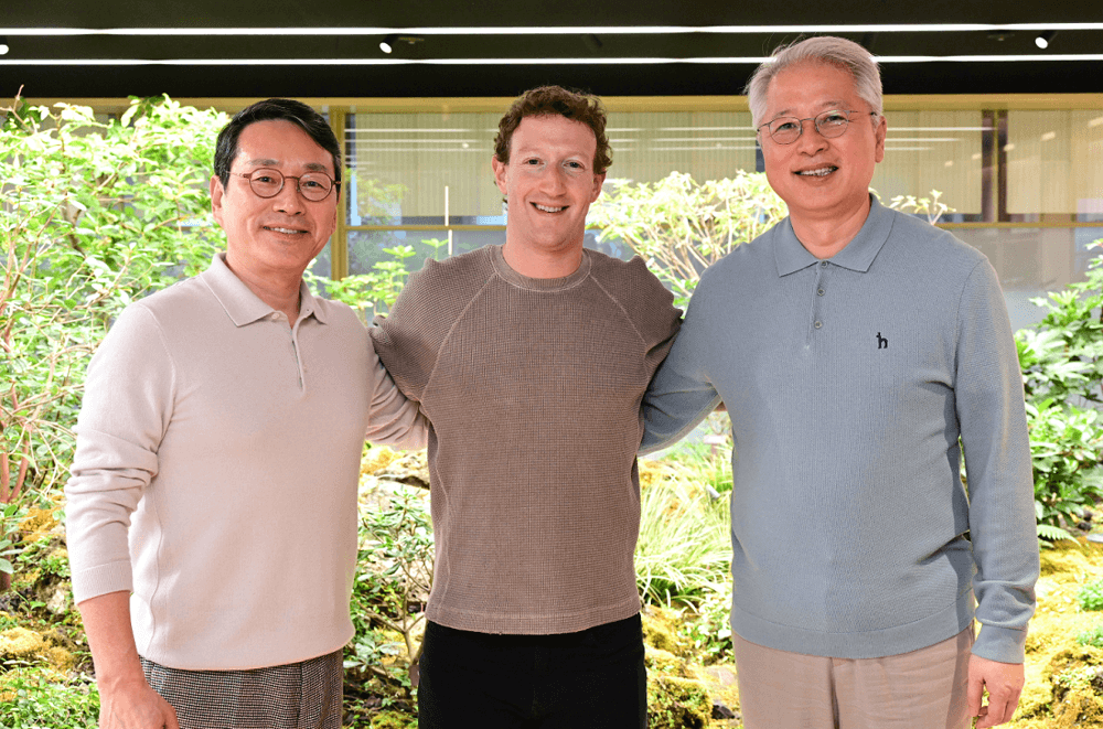 CEO di LG, William Cho e il presidente della divisione Home Entertainment di LG, Park Hyoung-sei, e il fondatore e CEO di Meta, Mark Zuckerberg