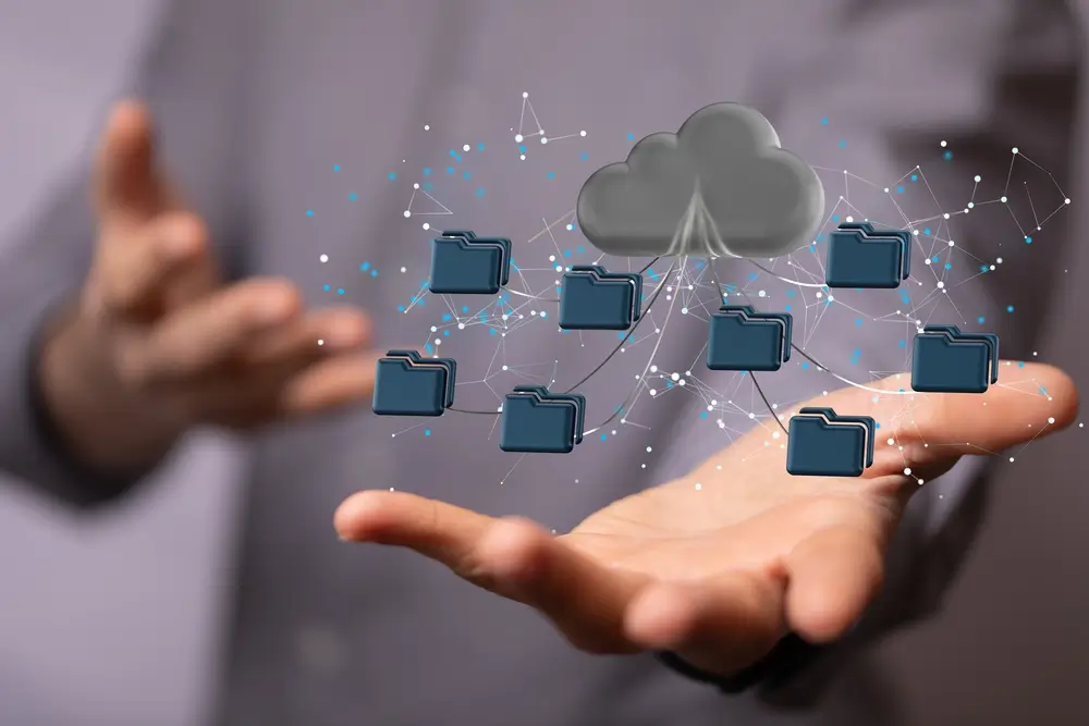 Rappresentazione di cloud storage, come la soluzione appena annunciata dalla partnership tra NetApp e Google Cloud