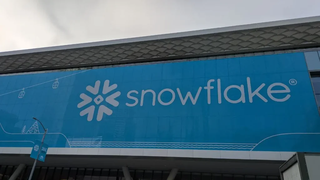 snowflake moscone center data cloud summit 2024