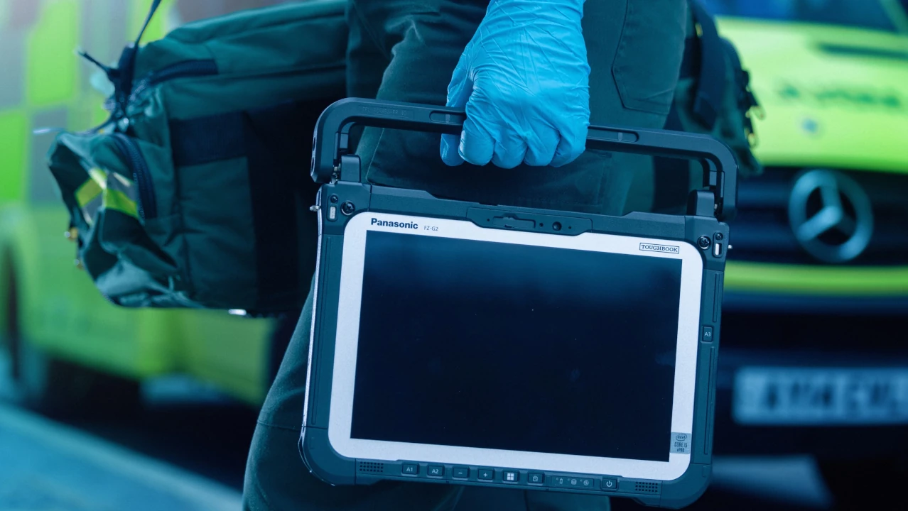 Panasonic presenta il suo tablet EMS studiato per i servizi di emergenza thumbnail