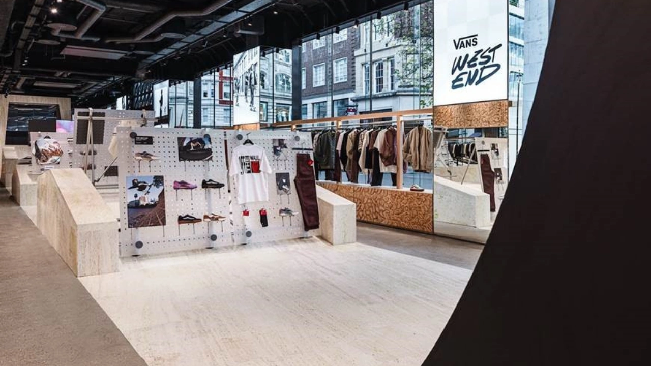 Con il Tap to pay, Vans lancia un'esperienza di vendita mobile-first nel flagship store di Londra thumbnail